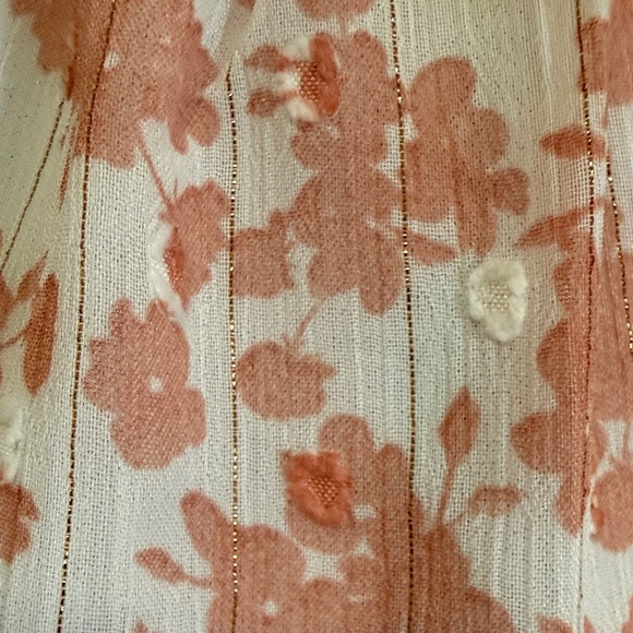Chic Floral Ruffle Blouse - Soft Pink - Picture 3 of 9